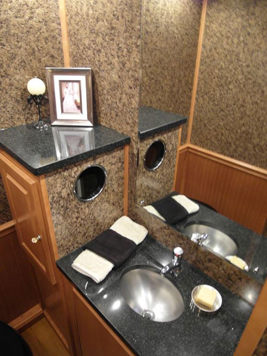 Luxury Mobile Restrooms Komfort Zone Ltd 